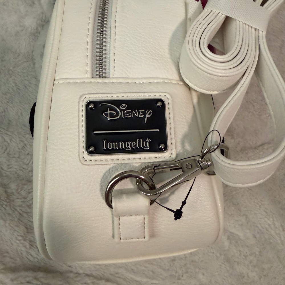 Reversible Donald & Daisy Loungefly backpack/crossbody. - Picture 8 of 13